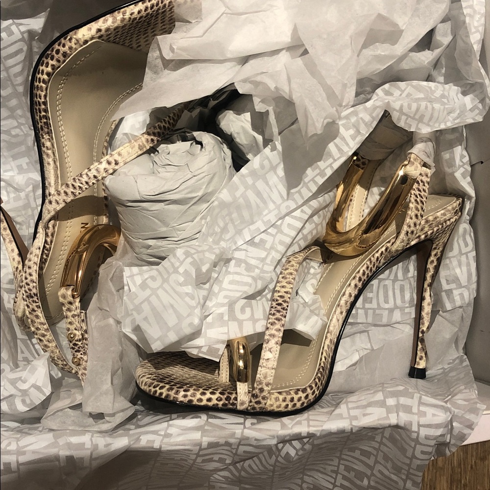 Steve Madden Beige Snake Pattern Pumps